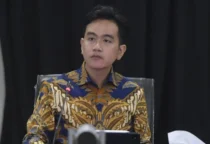 gibran mundur